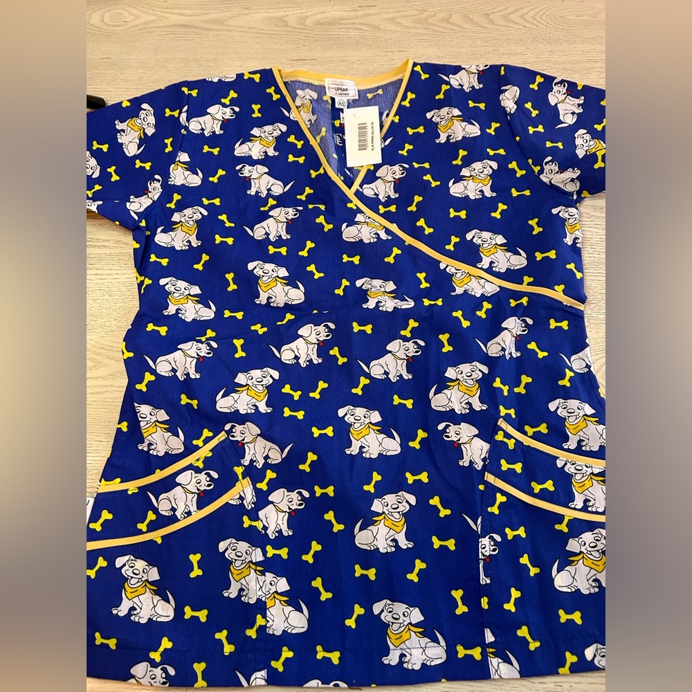 Brand new scrub top size Xs made in Chile